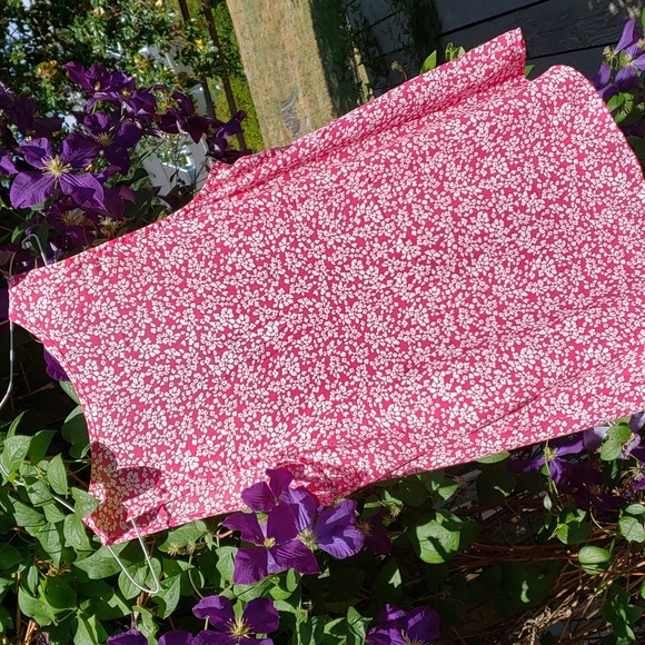 CANDIES HOT PINK Roses Print sleeveless Top SZ L Oversize NWOT - Picture 4 of 7